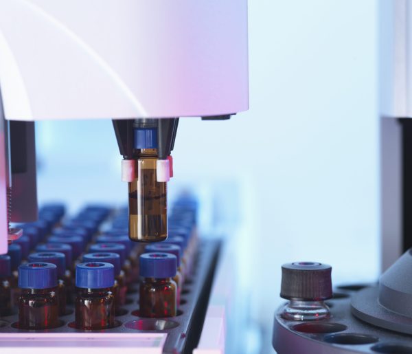 Gas chromatography separating vials of complex compound mixtures into individual components Gas chromatography separating vials of complex compound mixtures into individual components
